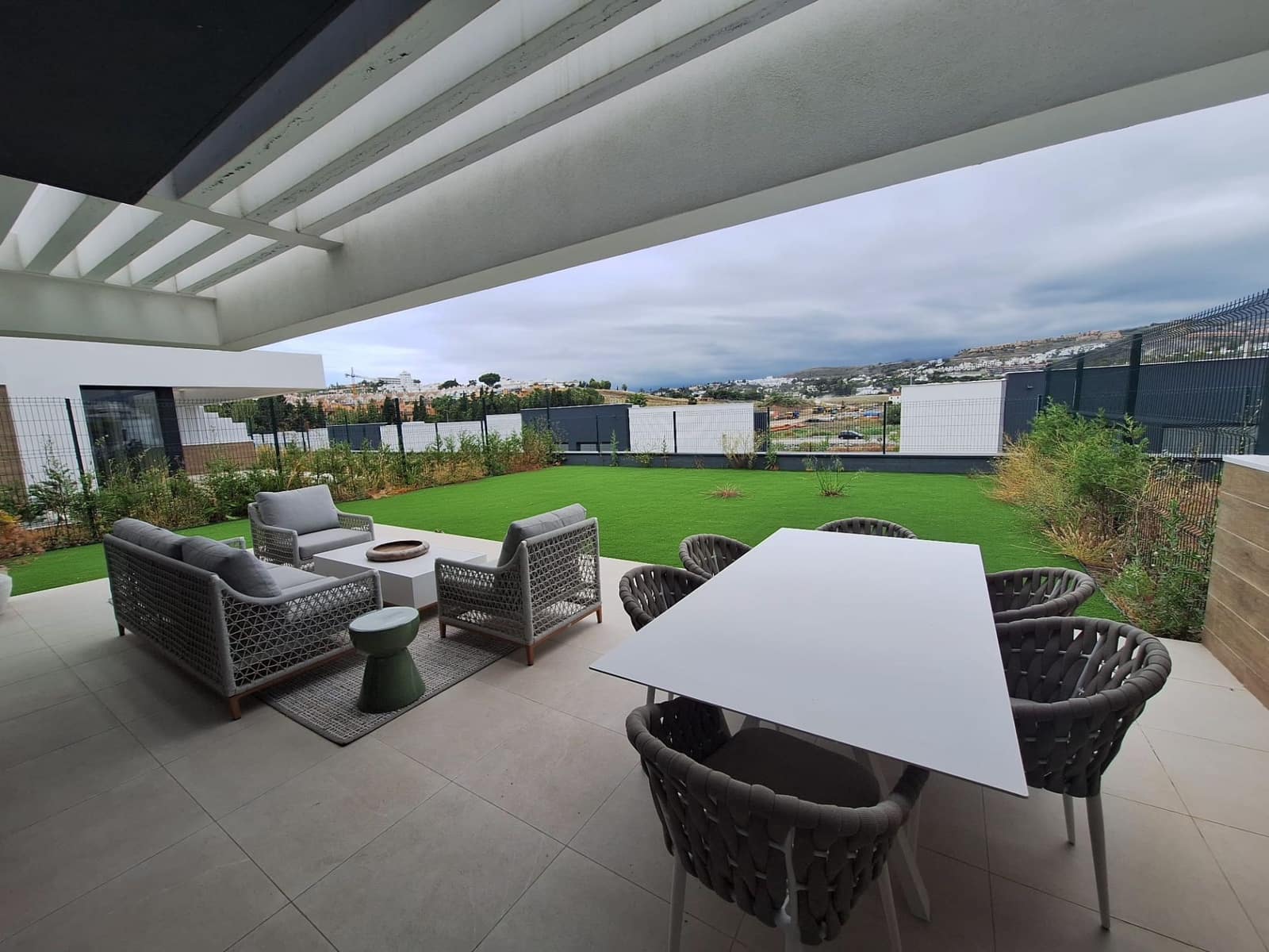 3 makuuhuone Huvila myytävänä paikassa Estepona mukana uima-altaan 
autotalli - 850 000 € (Ref: 9751647)