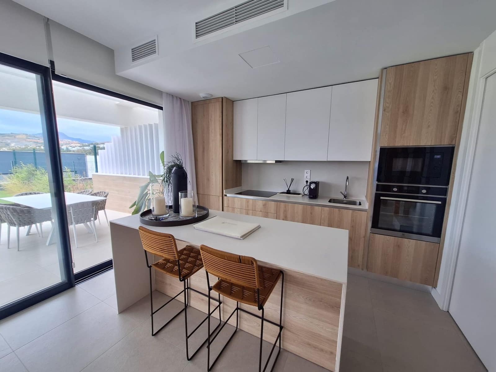 3 makuuhuone Huvila myytävänä paikassa Estepona mukana uima-altaan 
autotalli - 850 000 € (Ref: 9751647)