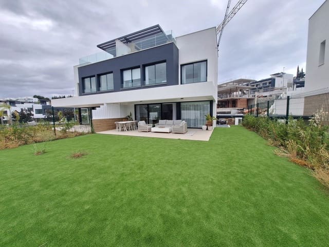 3 makuuhuone Huvila myytävänä paikassa Nueva Atalaya, Estepona mukana uima-altaan 
autotalli - 850 000 € (Ref: 9751647)