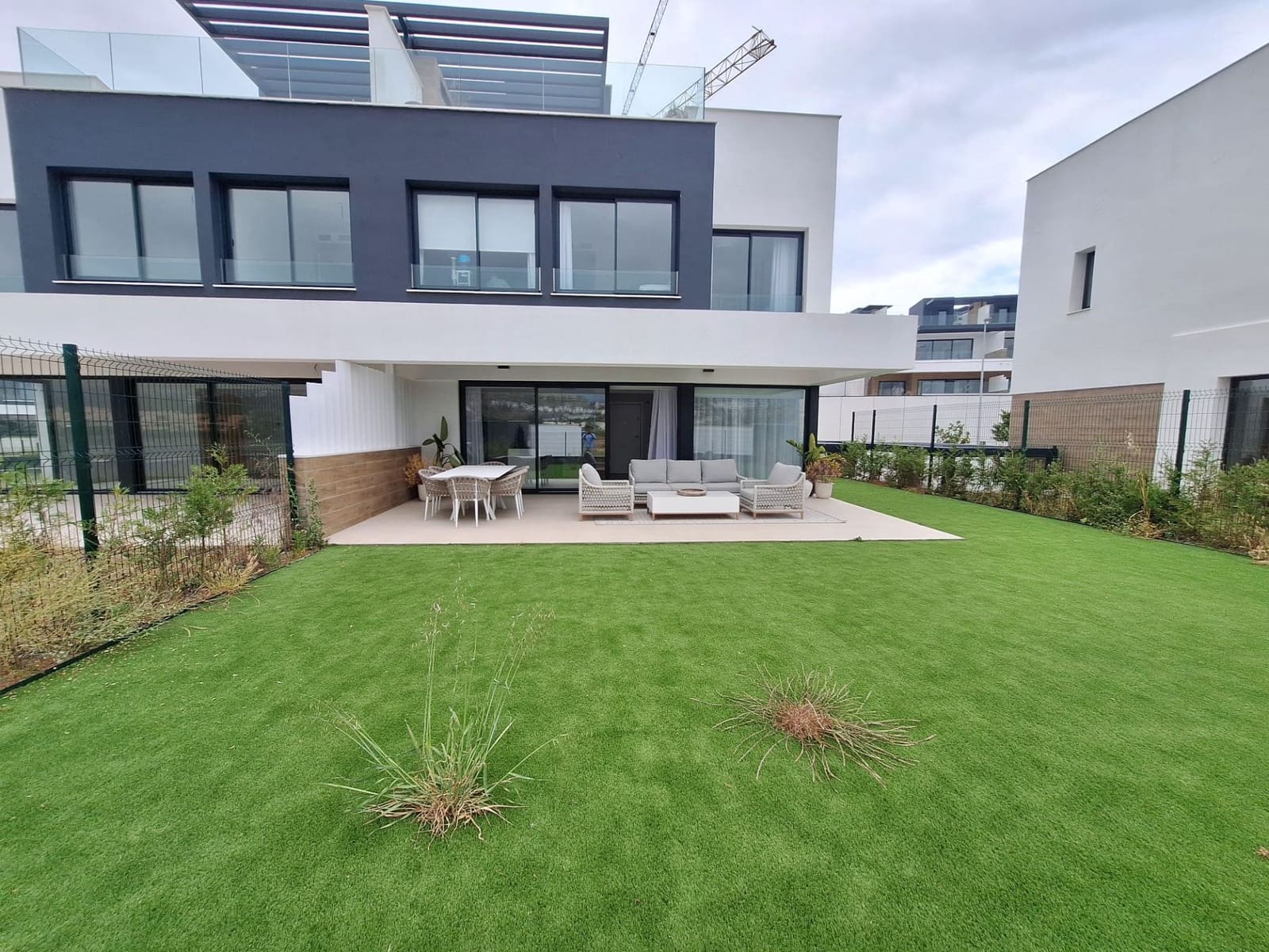 3 makuuhuone Huvila myytävänä paikassa Estepona mukana uima-altaan 
autotalli - 850 000 € (Ref: 9751647)