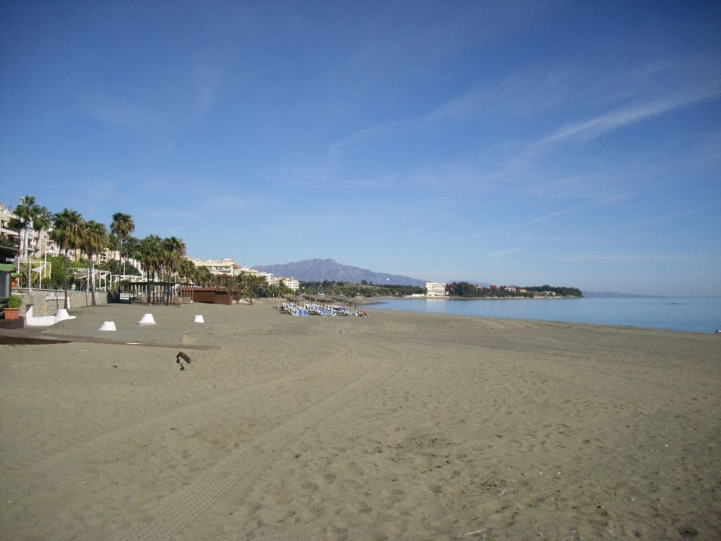 3 sovrum Semi-fristående Villa till salu i Estepona med pool garage - 470 250 € (Ref: 9751651)