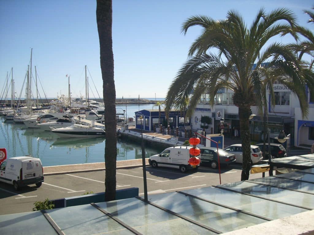 3 sovrum Semi-fristående Villa till salu i Estepona med pool garage - 470 250 € (Ref: 9751651)