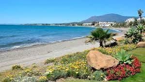 Chalet de 3 habitaciones en Estepona en venta con piscina garaje - 1.280.000 € (Ref: 9817026)