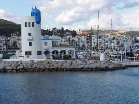 2 bedroom Flat for sale in Estepona with pool garage - € 405,000 (Ref: 9861594)