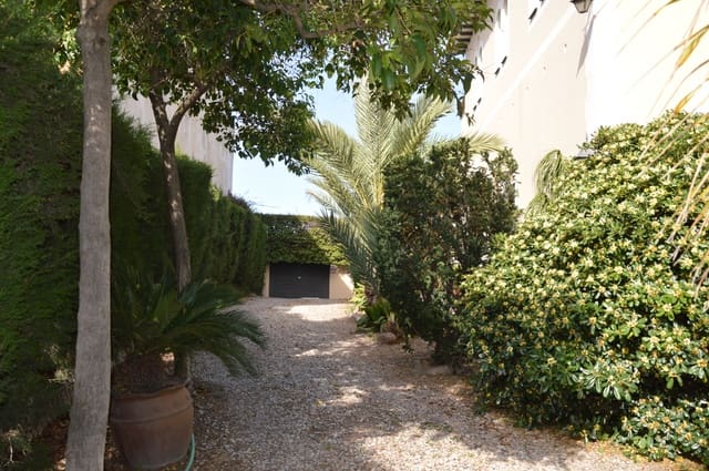 9 quarto Casa em Banda para venda em Sant Vicenç dels Horts com garagem - 1 640 000 € (Ref: 9806823)