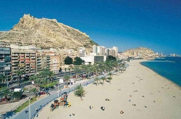 83 soverom Hotell til salgs i Calas Santiago Bernabéu, Santa Pola med garasje - € 7 500 000 (Ref: 9980208)