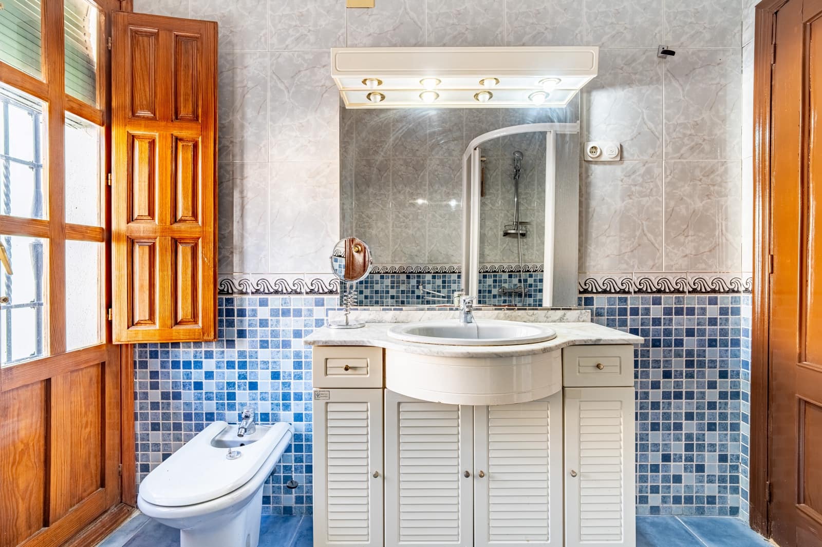 5 Zimmer Haus zu verkaufen in Granada Stadt mit Garage - 619.900 € (Ref: 10012367)
