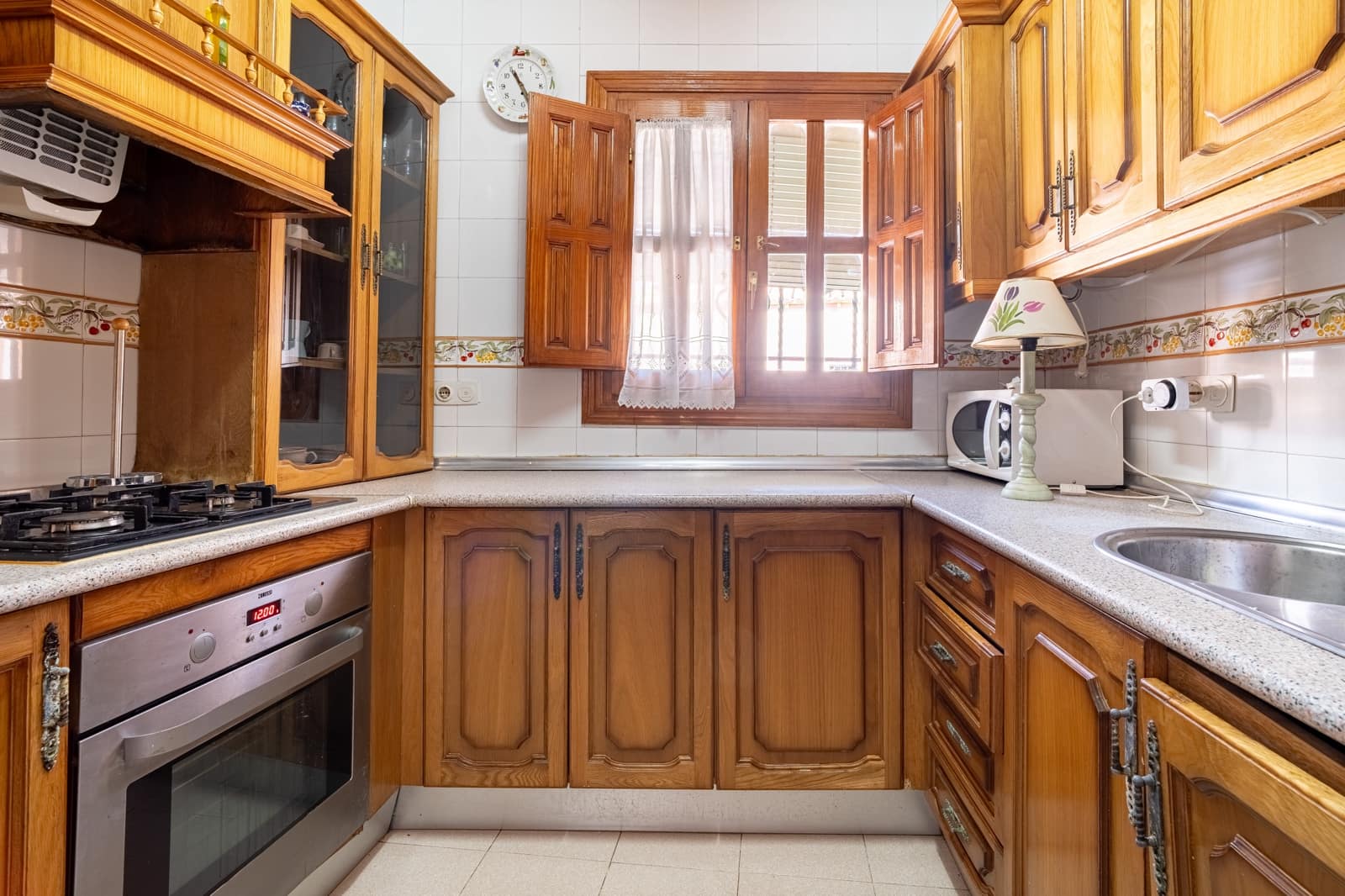 5 Zimmer Haus zu verkaufen in Granada Stadt mit Garage - 619.900 € (Ref: 10012367)