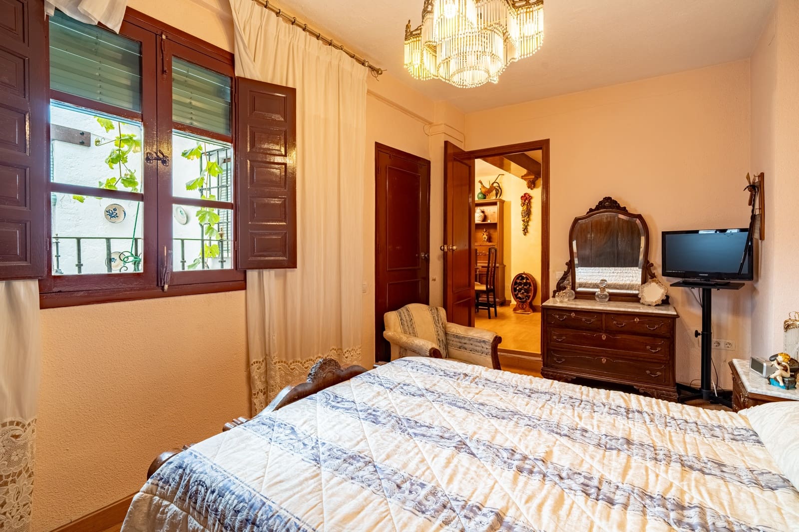 5 Zimmer Haus zu verkaufen in Granada Stadt mit Garage - 619.900 € (Ref: 10012367)