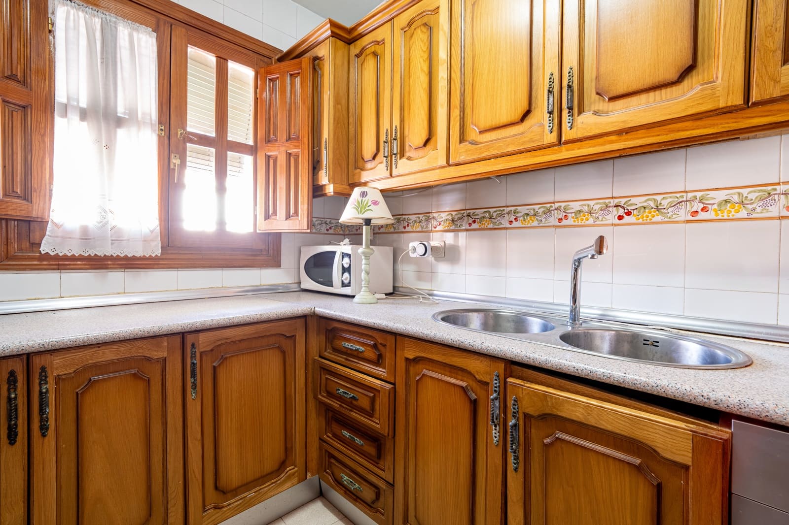 5 Zimmer Haus zu verkaufen in Granada Stadt mit Garage - 619.900 € (Ref: 10012367)