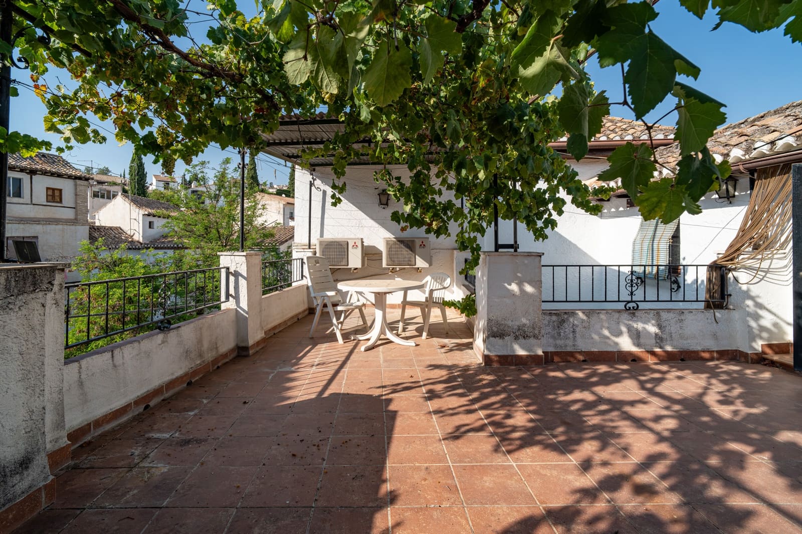 5 Zimmer Haus zu verkaufen in Granada Stadt mit Garage - 619.900 € (Ref: 10012367)