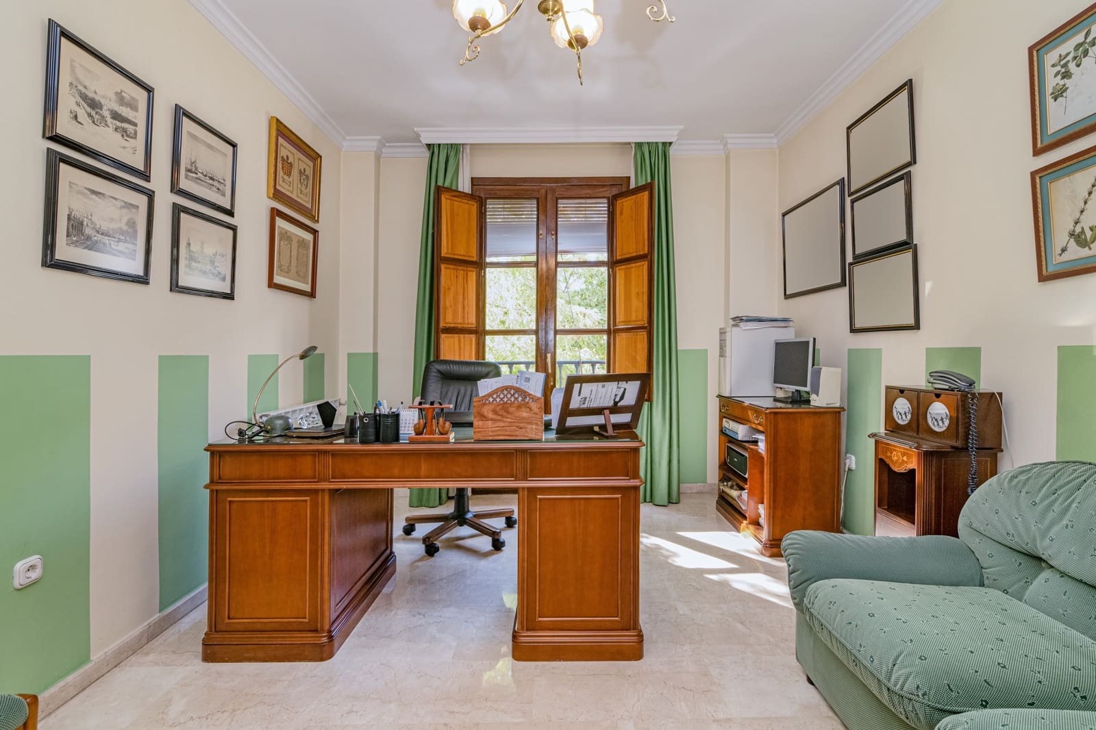 5 chambre Villa/Maison Mitoyenne à vendre à Grenade ville avec garage - 580 000 € (Ref: 9383599)