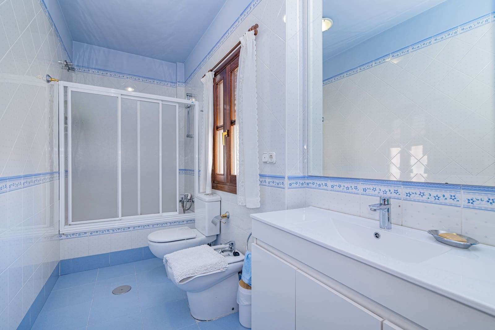 5 chambre Villa/Maison Mitoyenne à vendre à Grenade ville avec garage - 580 000 € (Ref: 9383599)