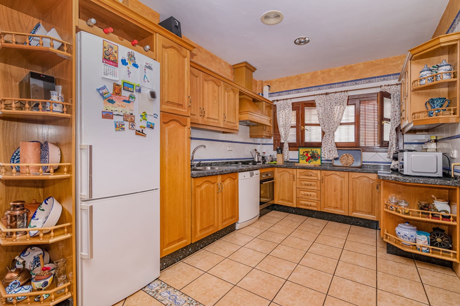 5 chambre Villa/Maison Mitoyenne à vendre à Grenade ville avec garage - 580 000 € (Ref: 9383599)