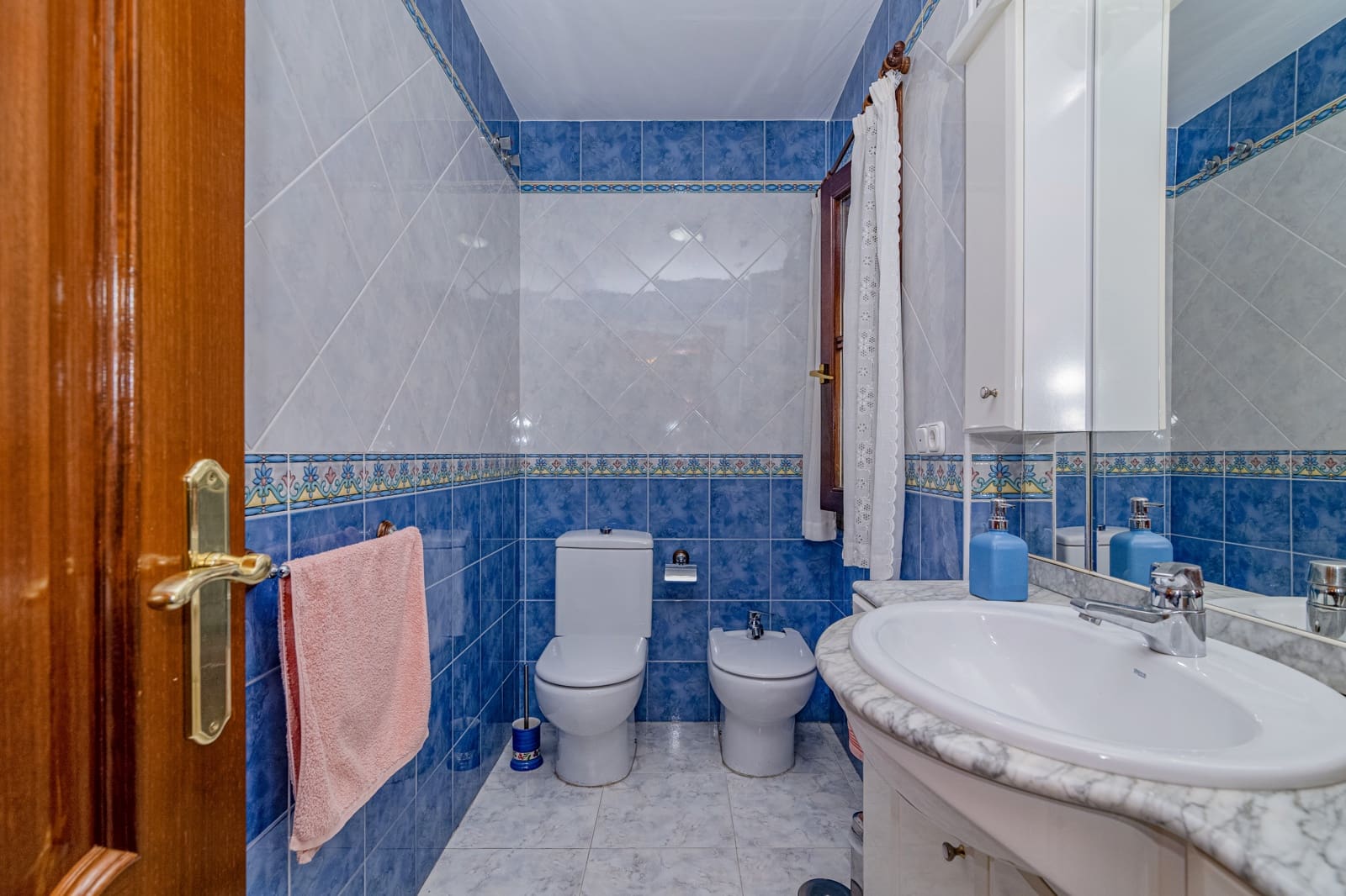 5 chambre Villa/Maison Mitoyenne à vendre à Grenade ville avec garage - 580 000 € (Ref: 9383599)