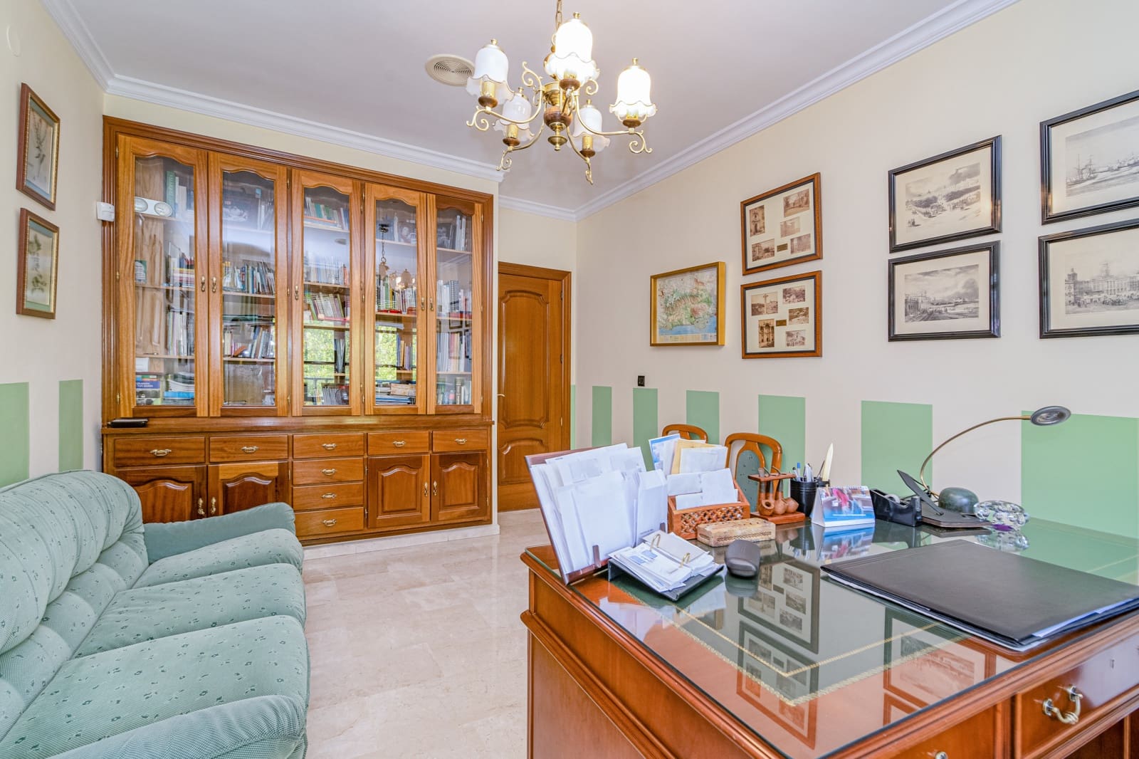 5 chambre Villa/Maison Mitoyenne à vendre à Grenade ville avec garage - 580 000 € (Ref: 9383599)