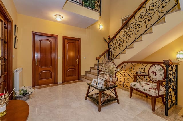 5 chambre Villa/Maison Mitoyenne à vendre à Albaicin, Grenade ville avec garage - 580 000 € (Ref: 9383599)