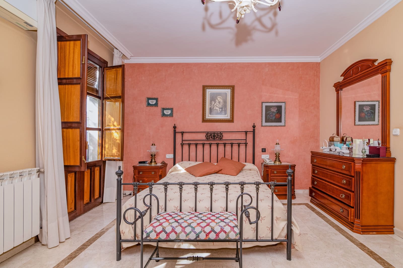 5 chambre Villa/Maison Mitoyenne à vendre à Grenade ville avec garage - 580 000 € (Ref: 9383599)