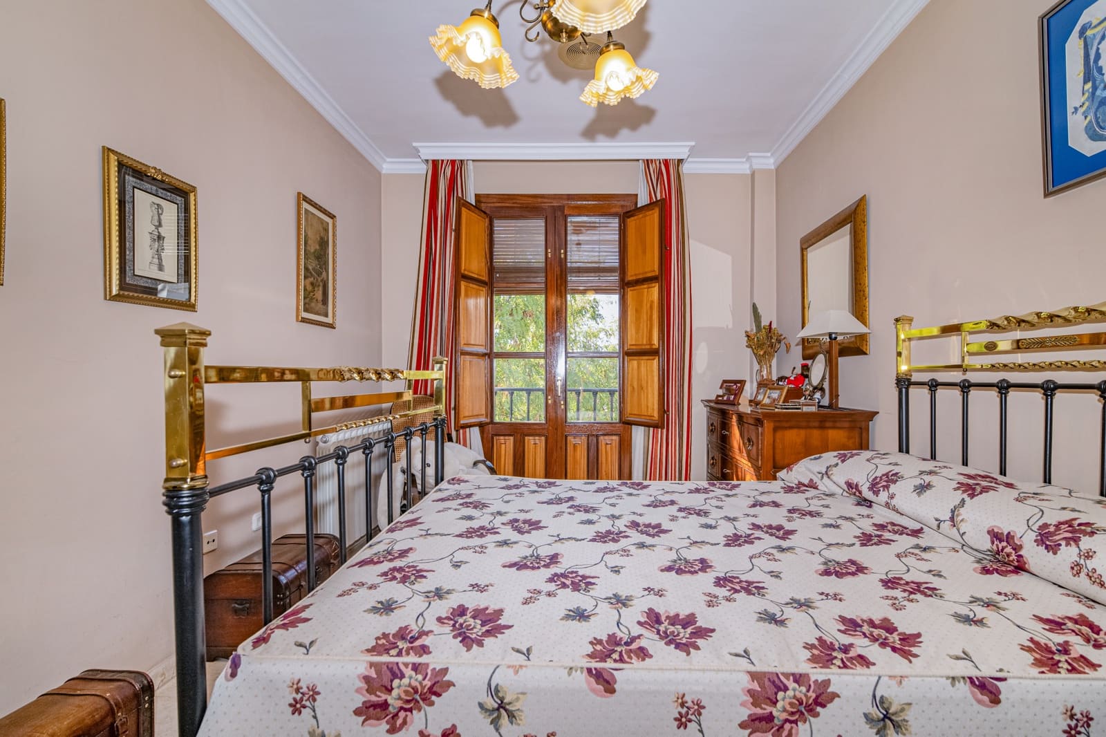 5 chambre Villa/Maison Mitoyenne à vendre à Grenade ville avec garage - 580 000 € (Ref: 9383599)