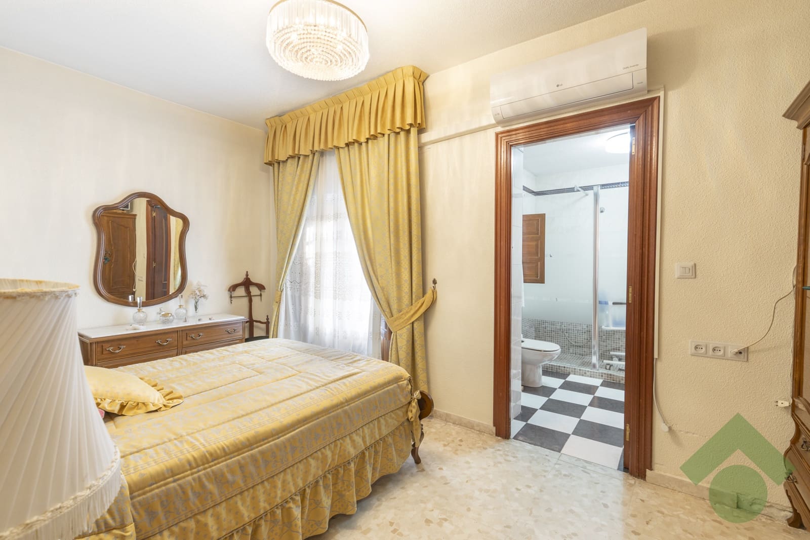 5 soveværelse Byhus til salg i Granada by - € 649.900 (Ref: 9397958)