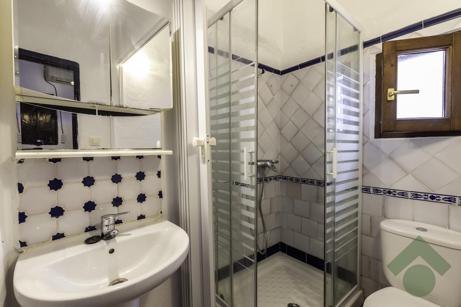 6 bedroom Terraced Villa for sale in Granada city - € 408,000 (Ref: 9397969)