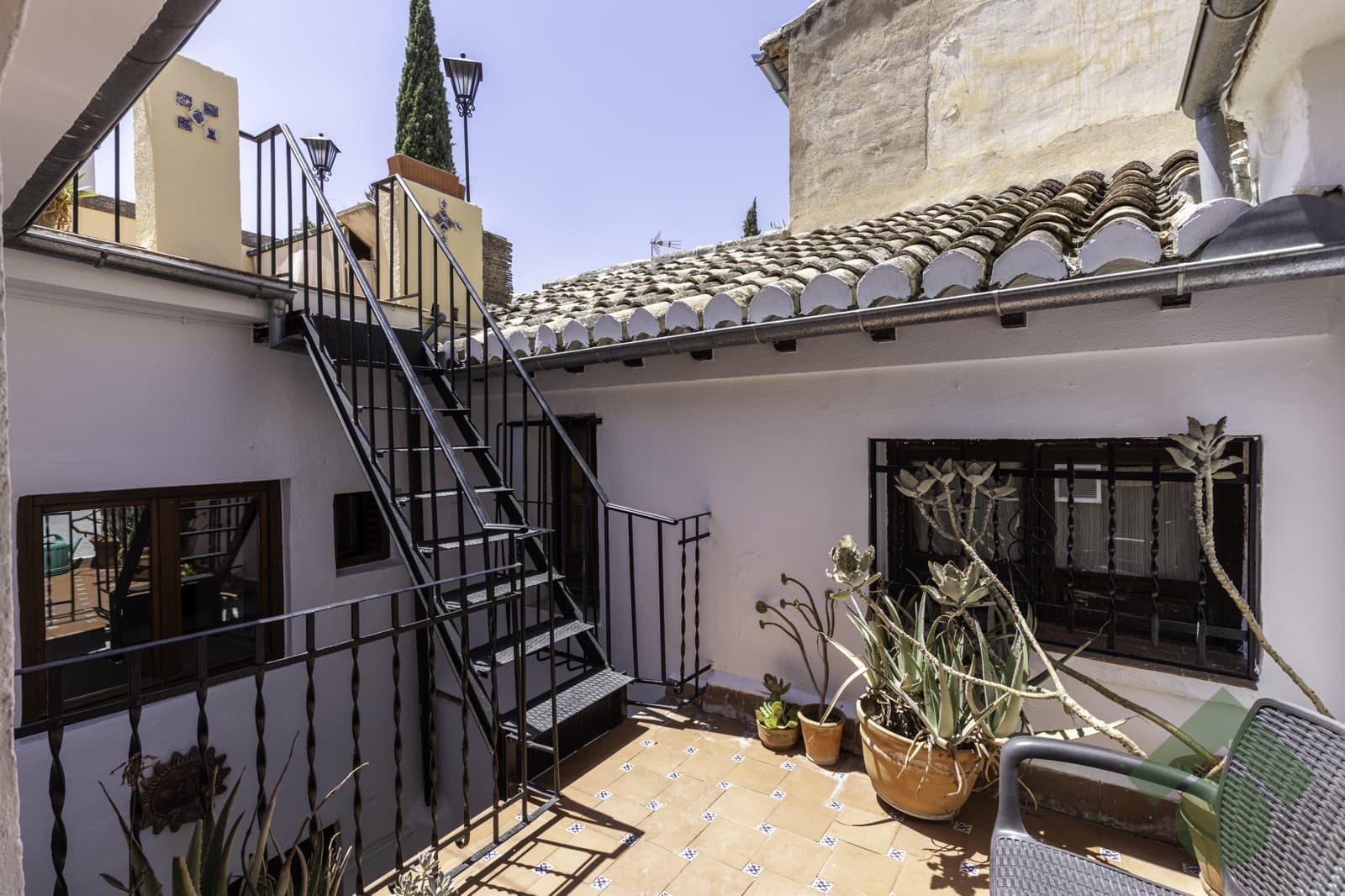 6 bedroom Terraced Villa for sale in Granada city - € 408,000 (Ref: 9397969)