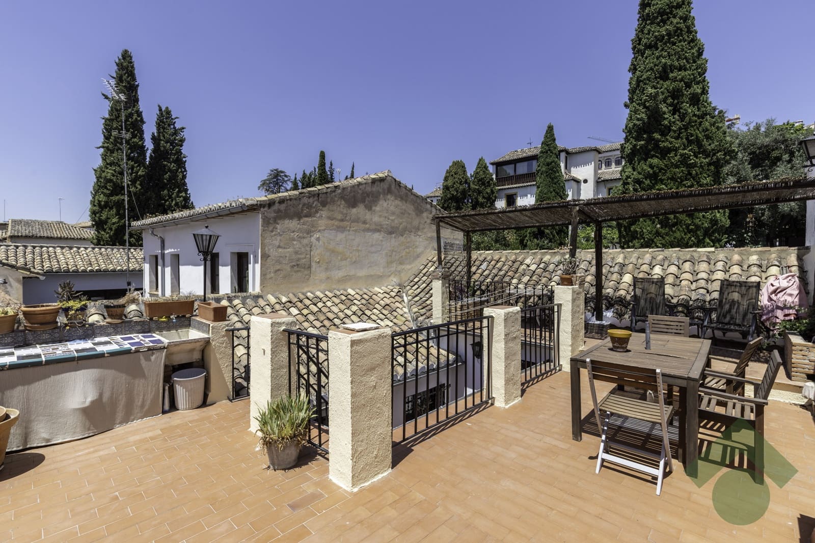 6 bedroom Terraced Villa for sale in Granada city - € 408,000 (Ref: 9397969)