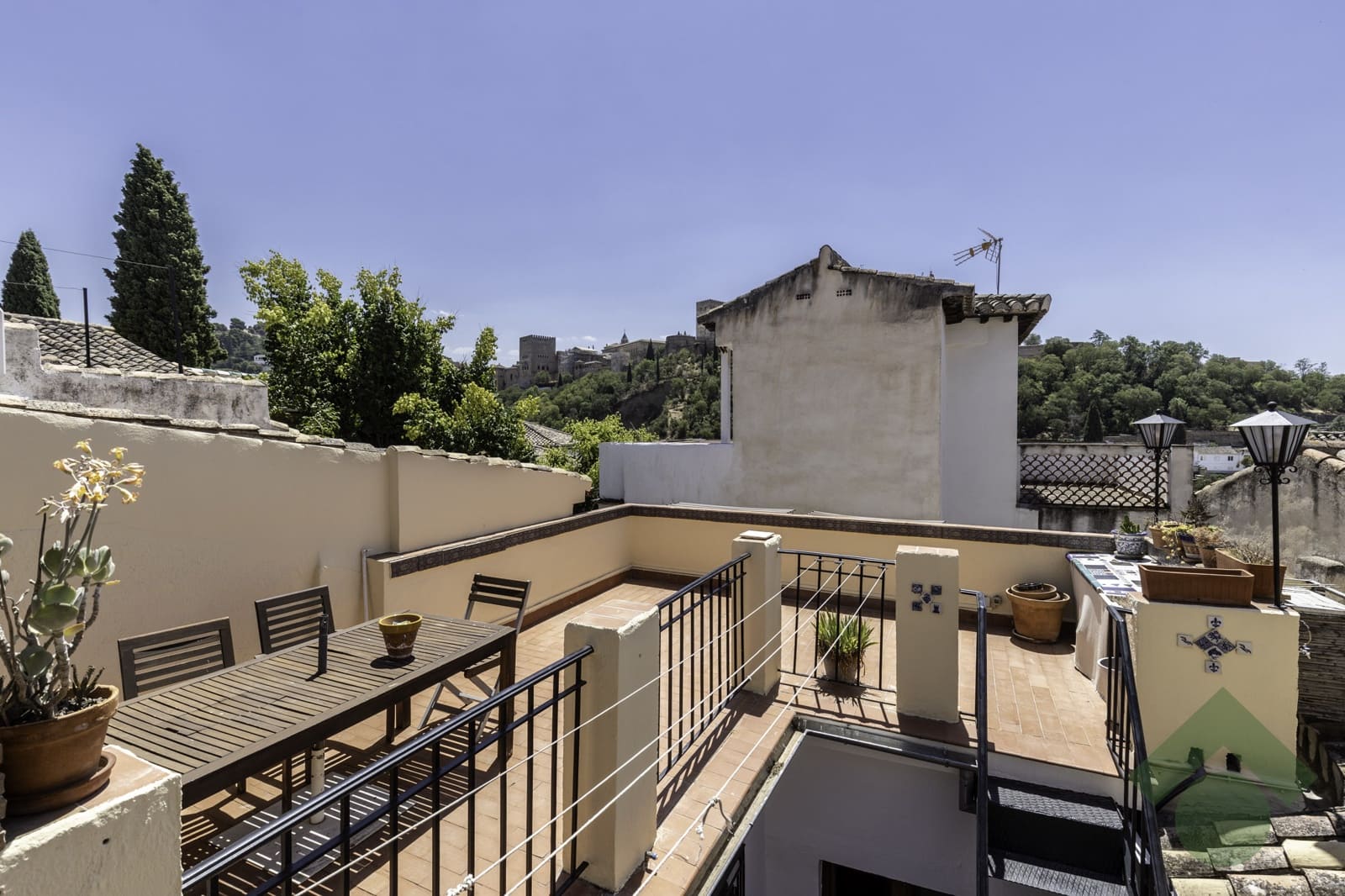 6 bedroom Terraced Villa for sale in Granada city - € 408,000 (Ref: 9397969)