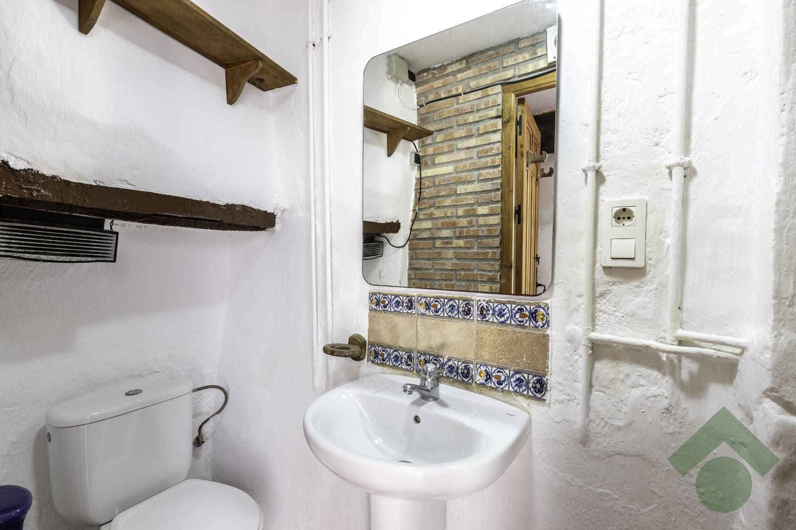 6 bedroom Terraced Villa for sale in Granada city - € 408,000 (Ref: 9397969)