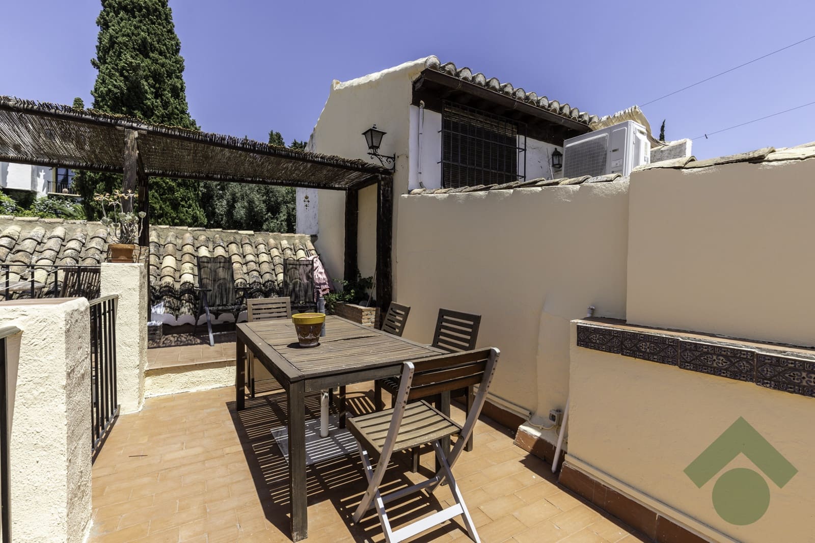 6 bedroom Terraced Villa for sale in Granada city - € 408,000 (Ref: 9397969)