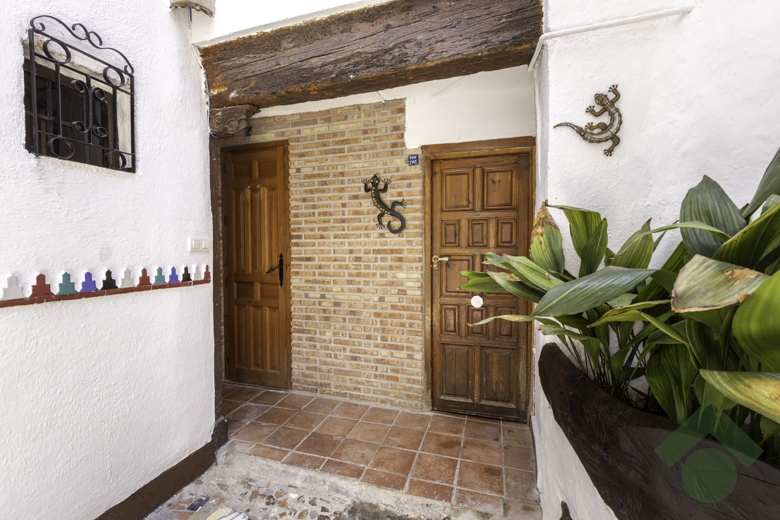 6 bedroom Terraced Villa for sale in Granada city - € 408,000 (Ref: 9397969)