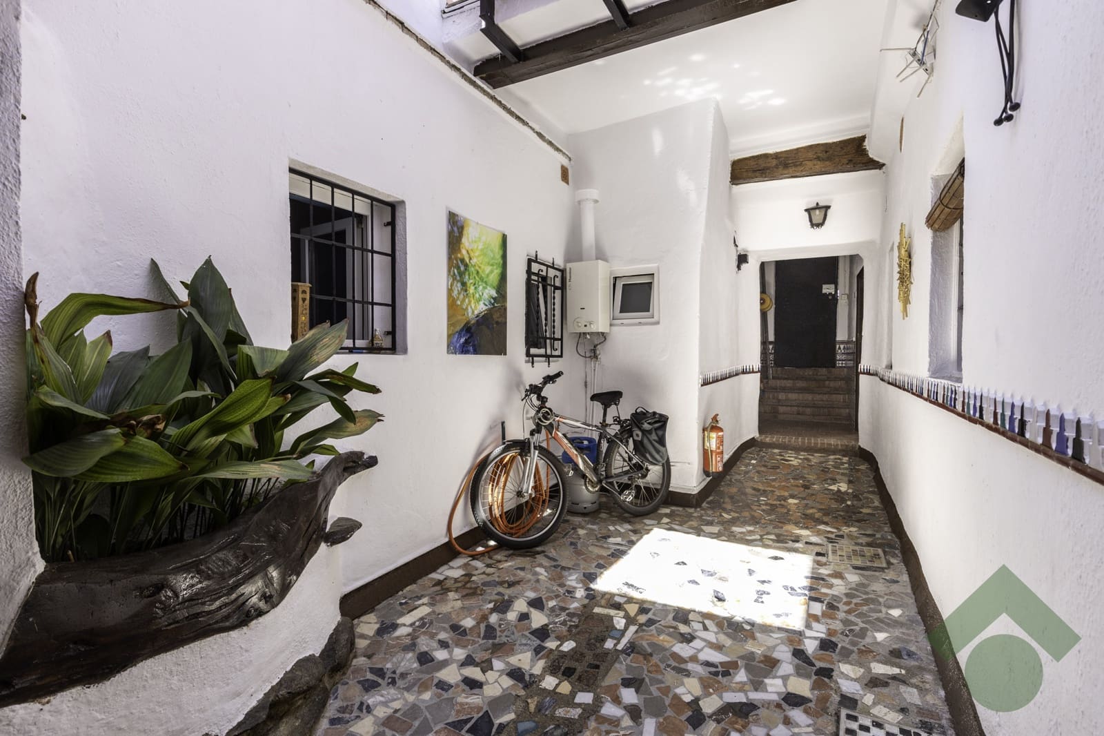 6 bedroom Terraced Villa for sale in Granada city - € 408,000 (Ref: 9397969)