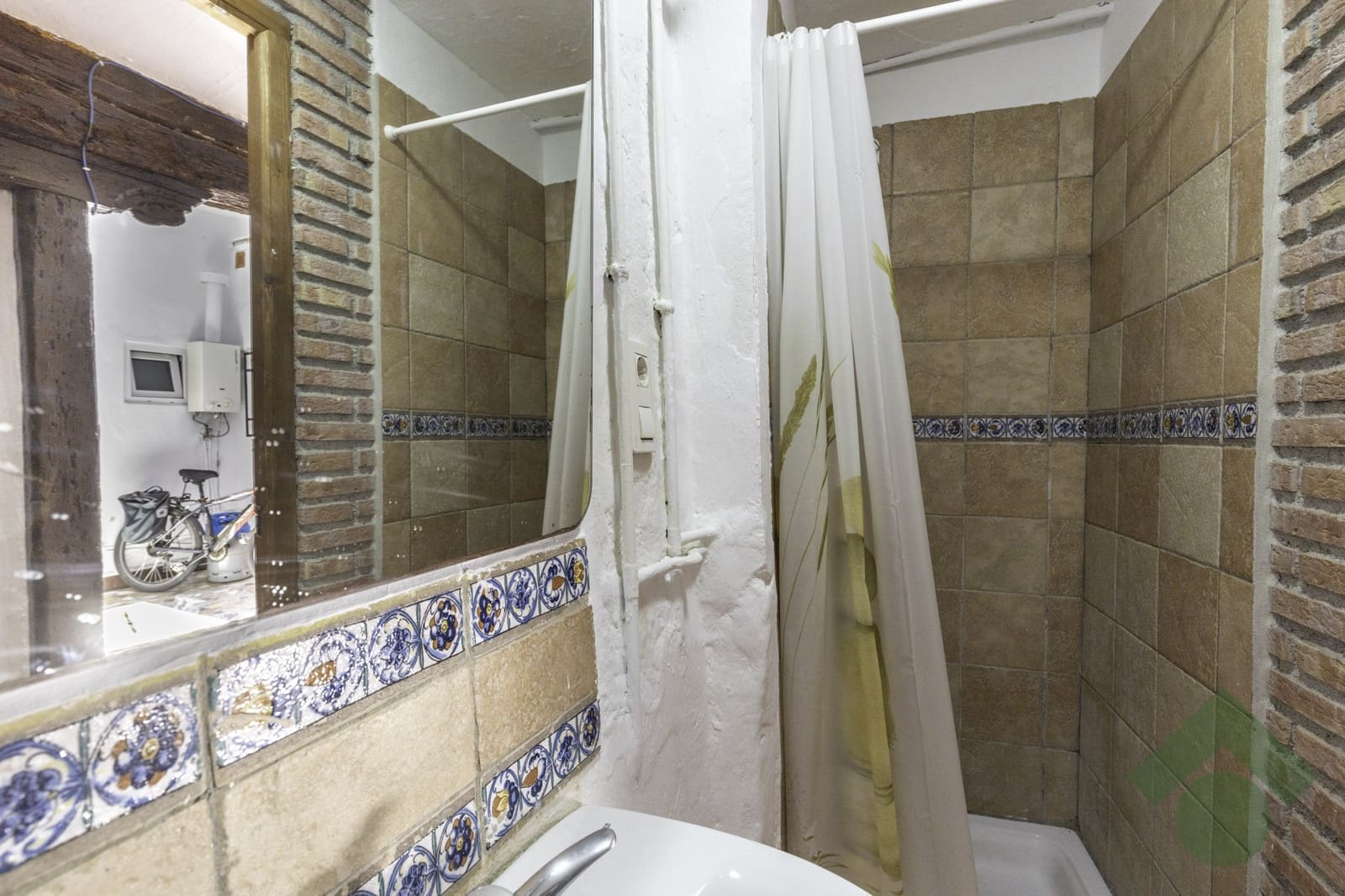 6 bedroom Terraced Villa for sale in Granada city - € 408,000 (Ref: 9397969)