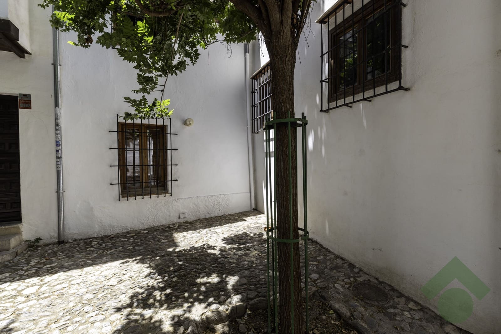 6 bedroom Terraced Villa for sale in Granada city - € 408,000 (Ref: 9397969)