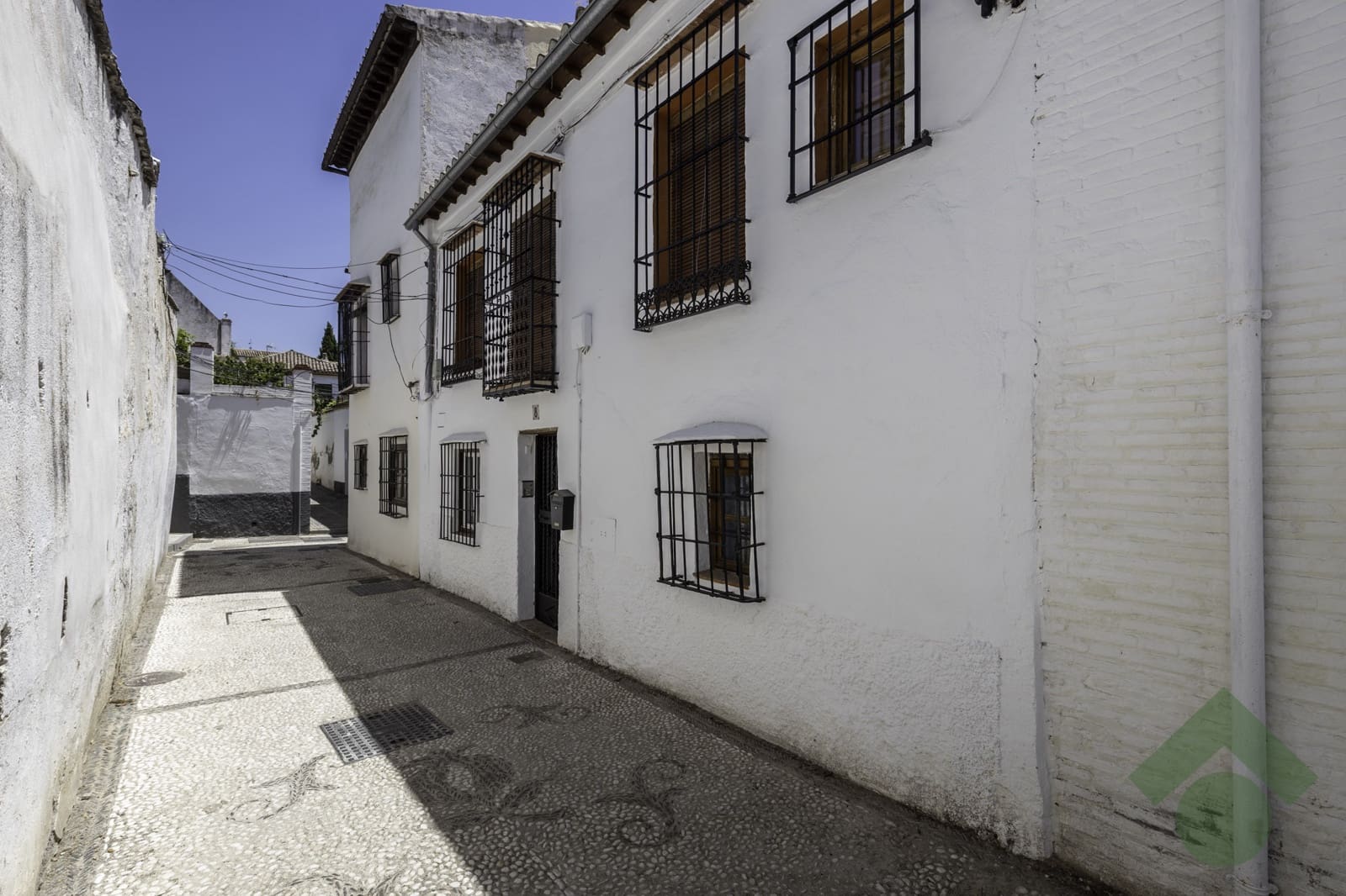 6 bedroom Terraced Villa for sale in Granada city - € 408,000 (Ref: 9397969)
