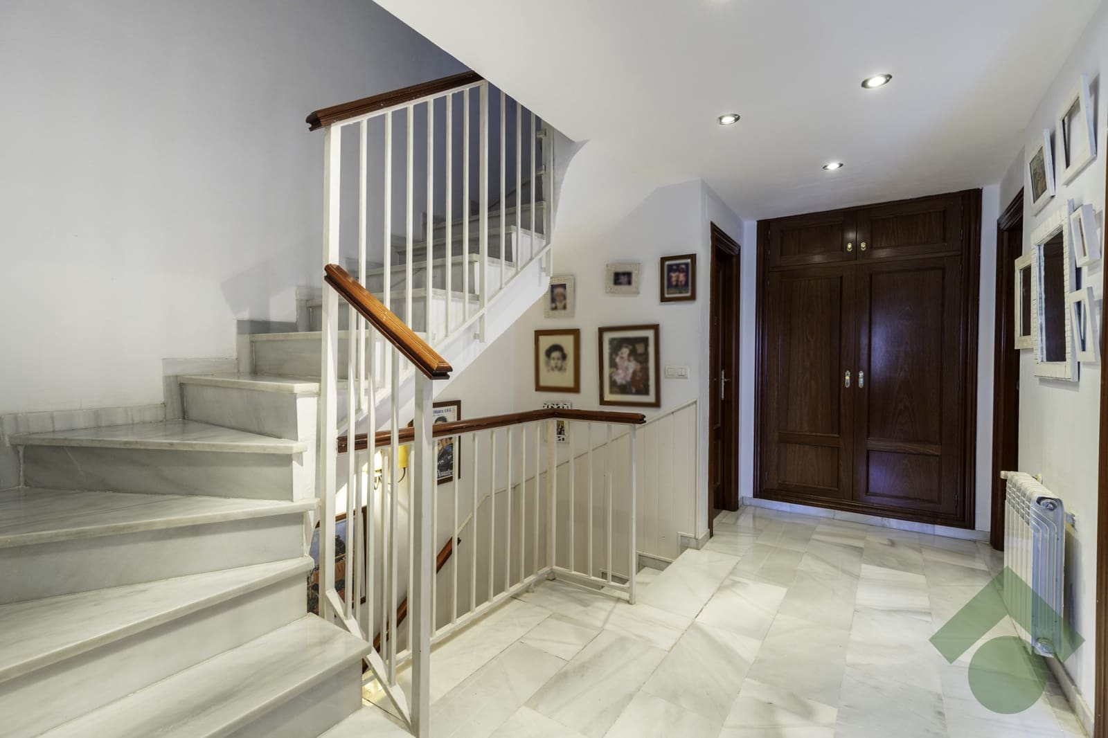 4 makuuhuone Rivitalo myytävänä paikassa Granada kaupunki - 370 000 € (Ref: 9402541)