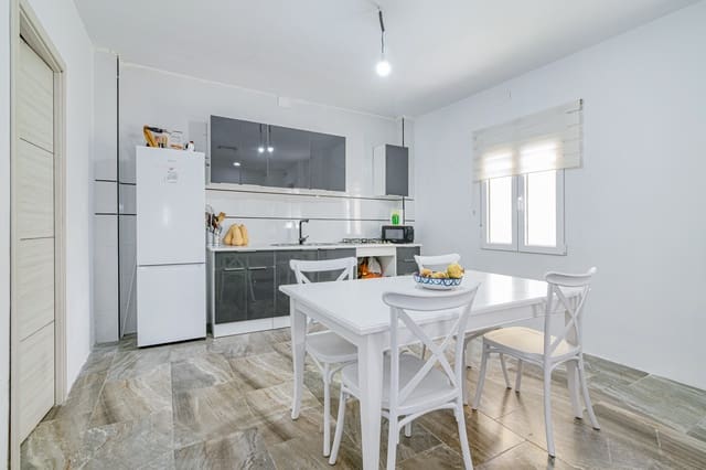 3 soveværelse Semi-Rækkehus til salg i Albaicin, Granada by - € 134.900 (Ref: 9402544)