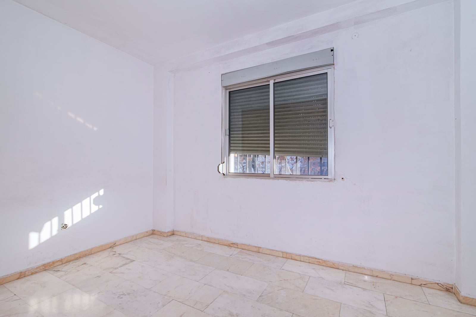 5 slaapkamer Rijtjeshuis te koop in Granada stad met garage - € 449.900 (Ref: 9470641)