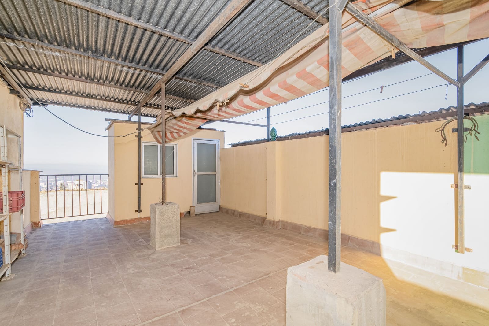 5 slaapkamer Rijtjeshuis te koop in Granada stad met garage - € 449.900 (Ref: 9470641)