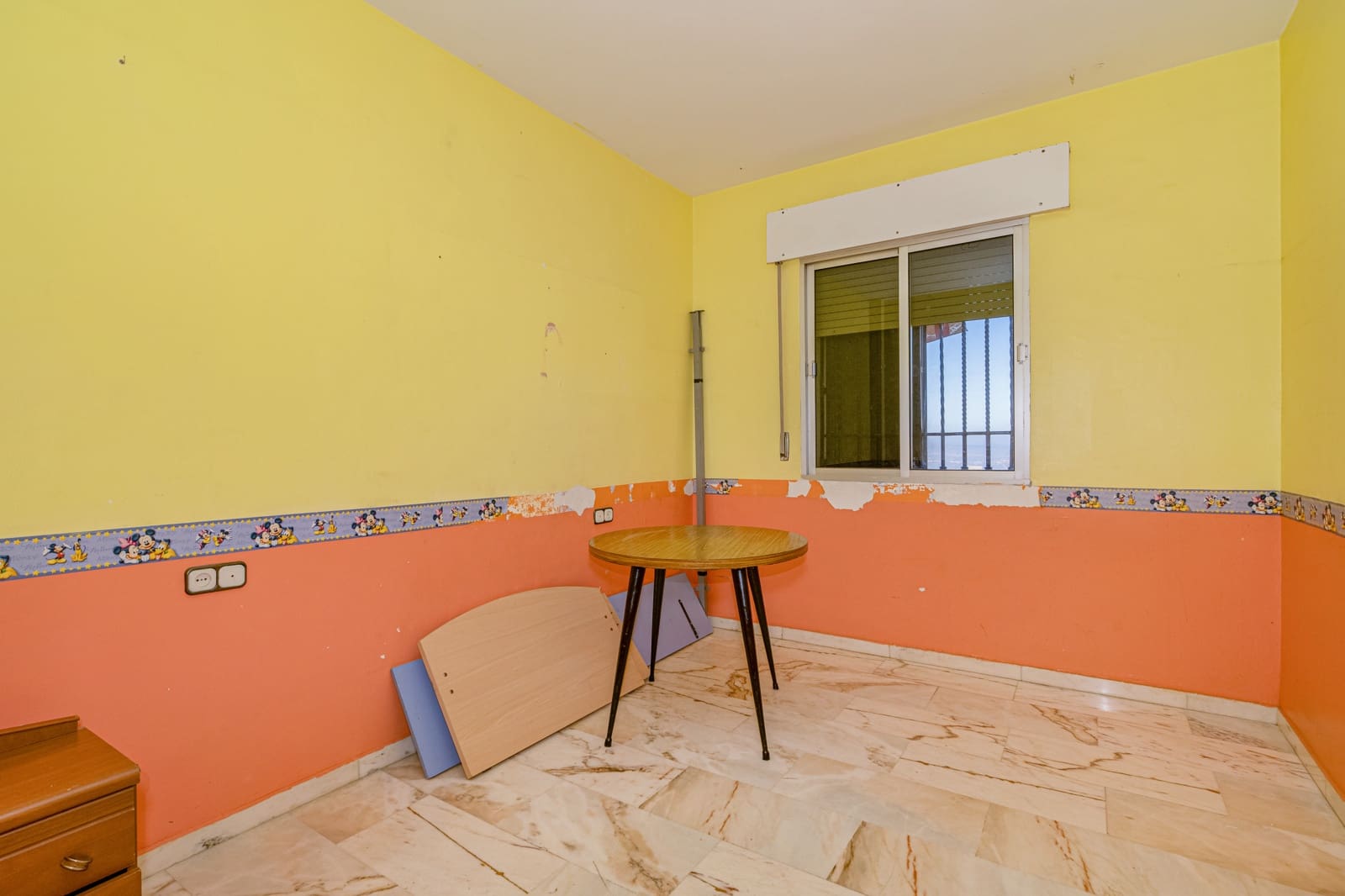 5 slaapkamer Rijtjeshuis te koop in Granada stad met garage - € 449.900 (Ref: 9470641)