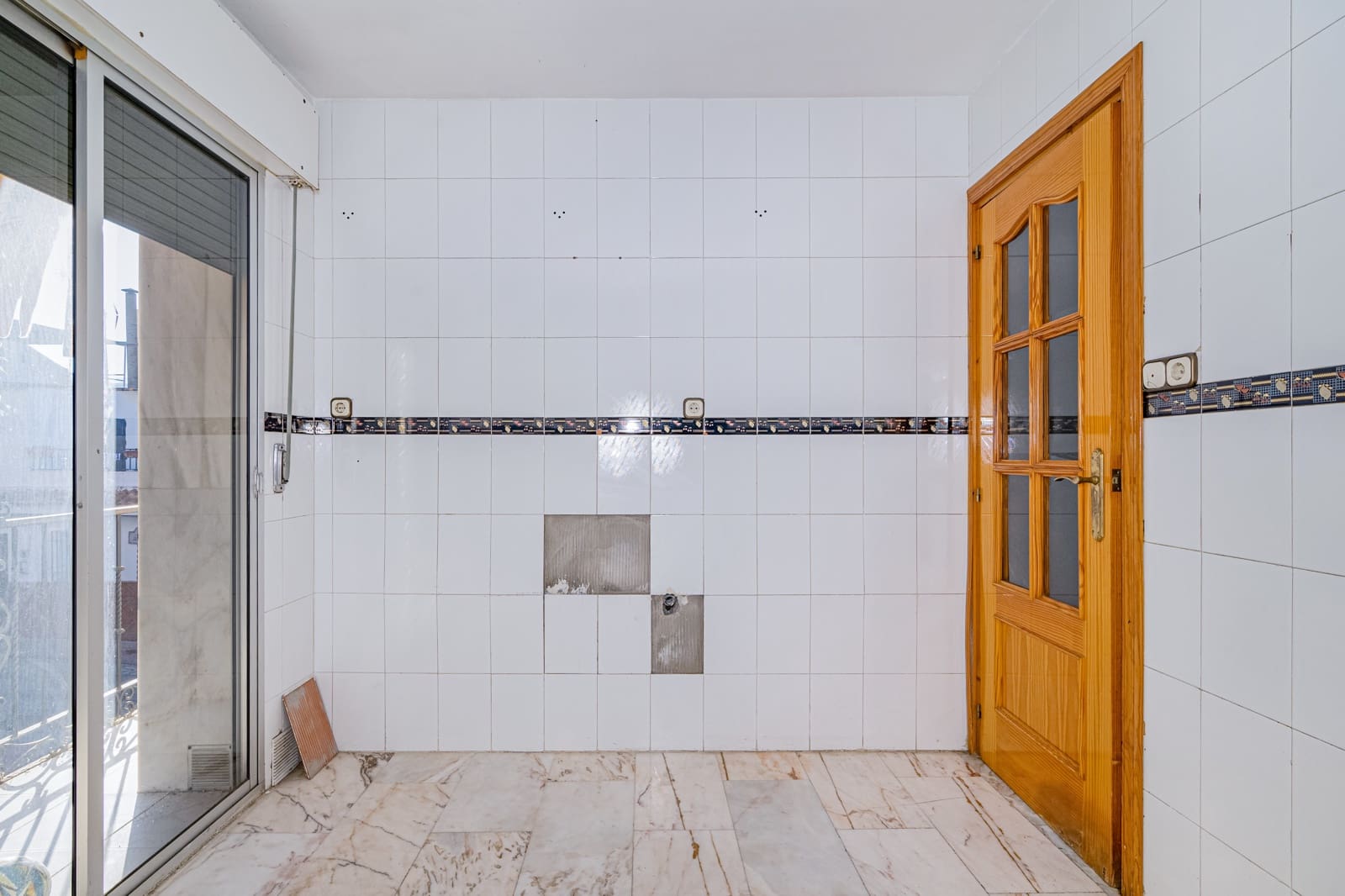 5 slaapkamer Rijtjeshuis te koop in Granada stad met garage - € 449.900 (Ref: 9470641)