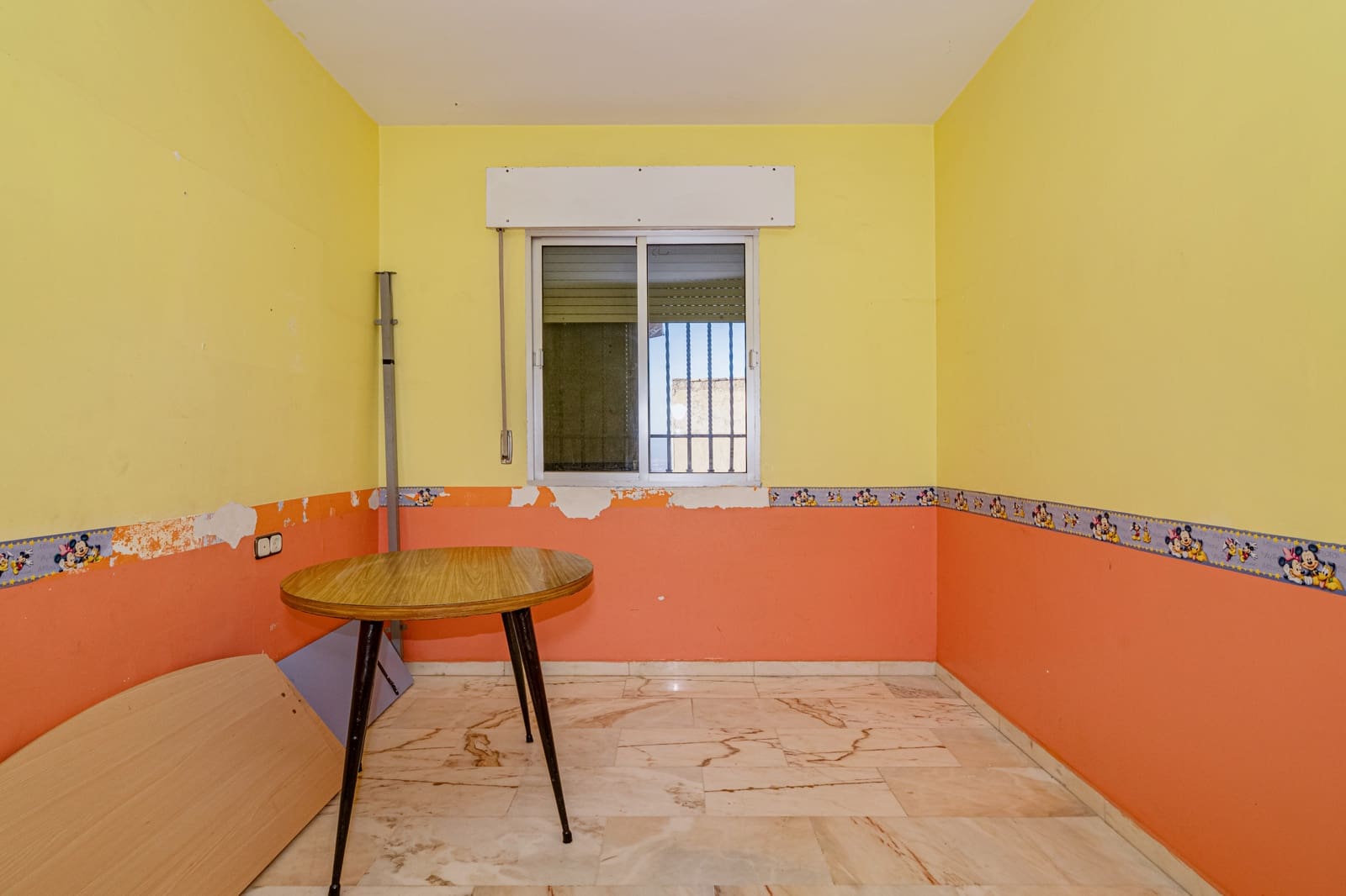 5 slaapkamer Rijtjeshuis te koop in Granada stad met garage - € 449.900 (Ref: 9470641)