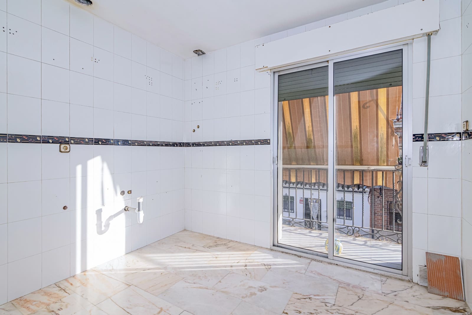 5 slaapkamer Rijtjeshuis te koop in Granada stad met garage - € 449.900 (Ref: 9470641)