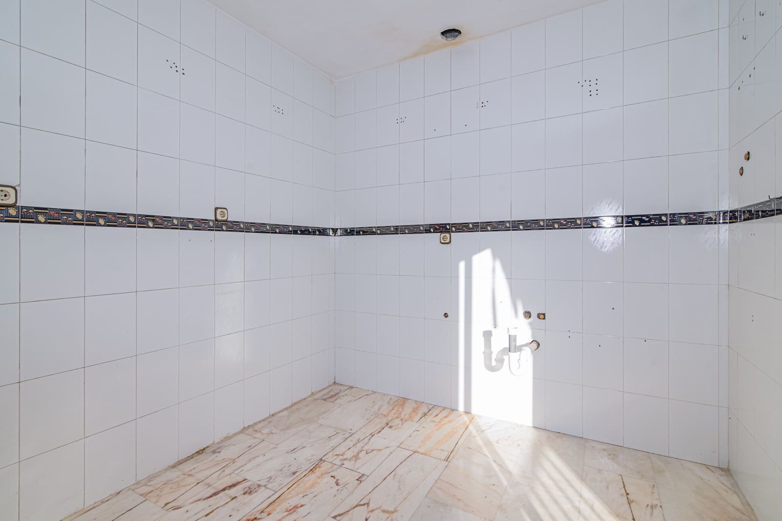 5 slaapkamer Rijtjeshuis te koop in Granada stad met garage - € 449.900 (Ref: 9470641)