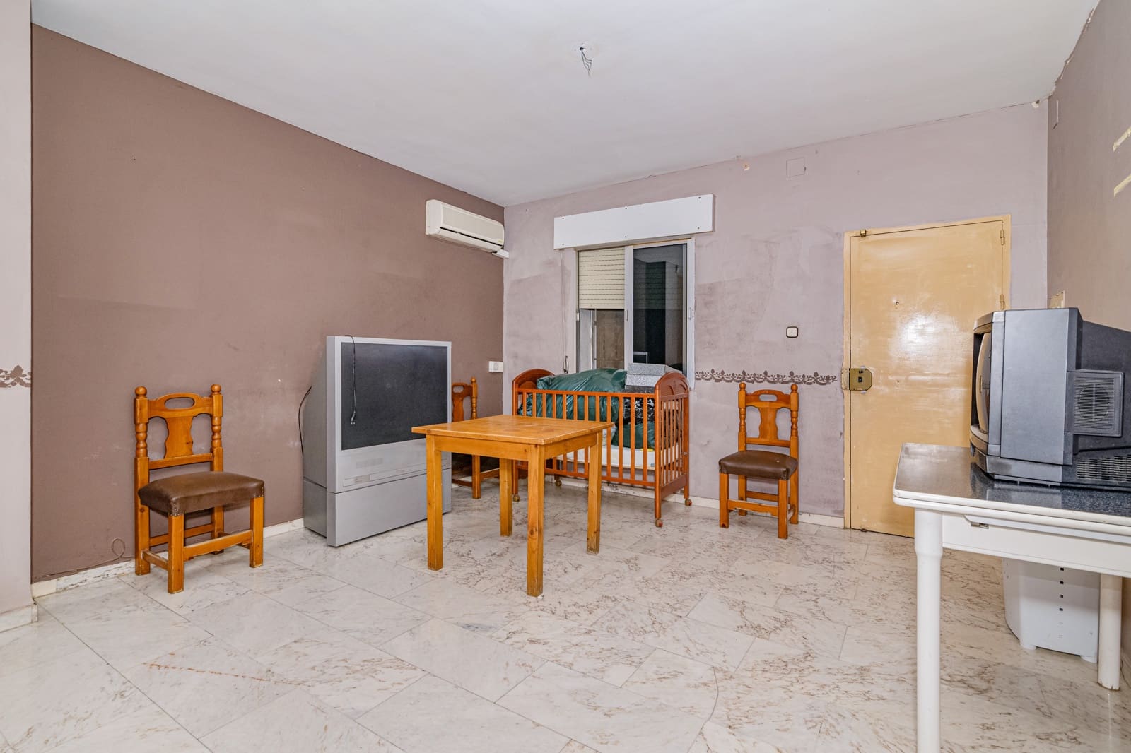 5 slaapkamer Rijtjeshuis te koop in Granada stad met garage - € 449.900 (Ref: 9470641)