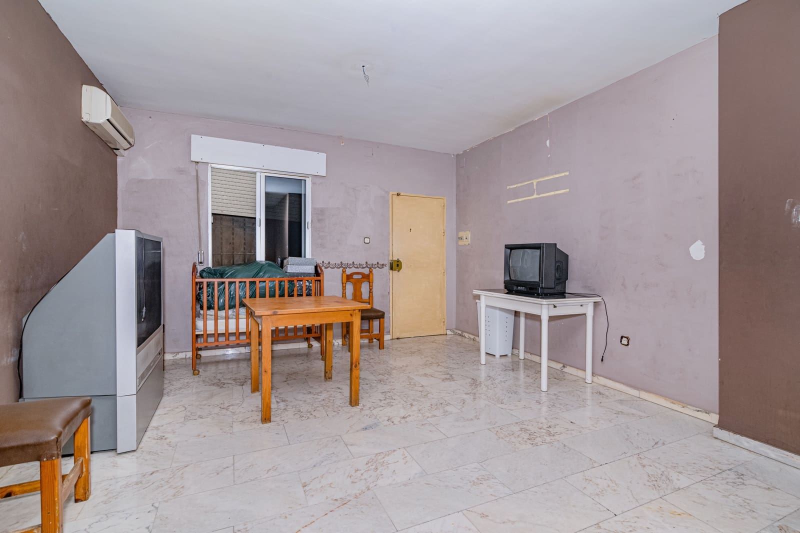 5 slaapkamer Rijtjeshuis te koop in Granada stad met garage - € 449.900 (Ref: 9470641)