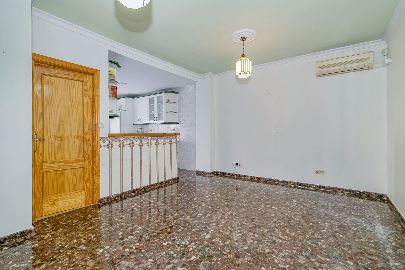 5 slaapkamer Rijtjeshuis te koop in Granada stad met garage - € 449.900 (Ref: 9470641)