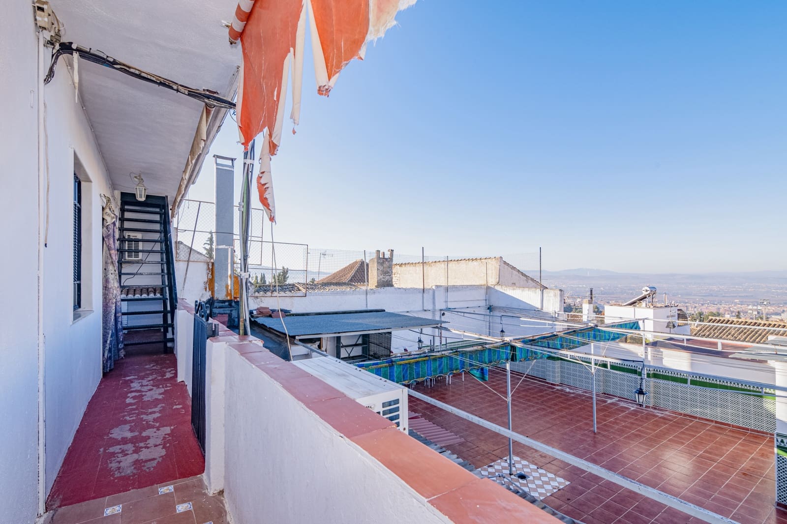 5 slaapkamer Rijtjeshuis te koop in Granada stad met garage - € 449.900 (Ref: 9470641)