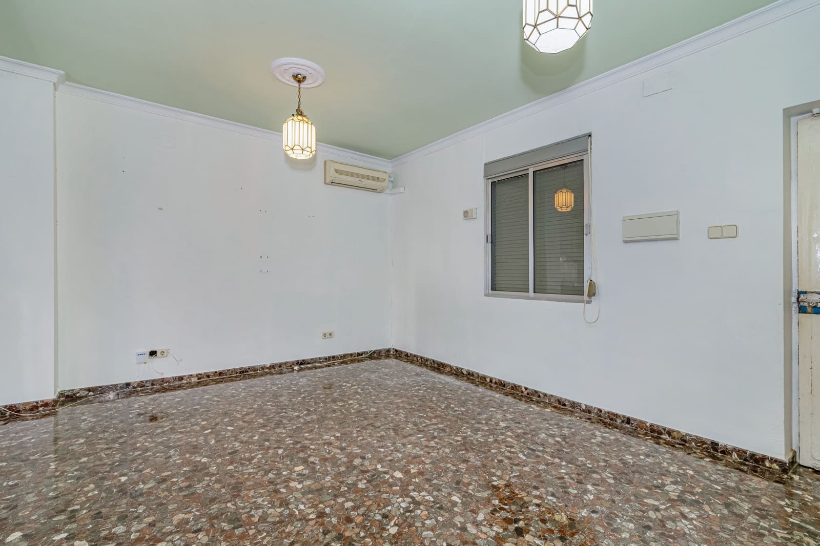 5 slaapkamer Rijtjeshuis te koop in Granada stad met garage - € 449.900 (Ref: 9470641)