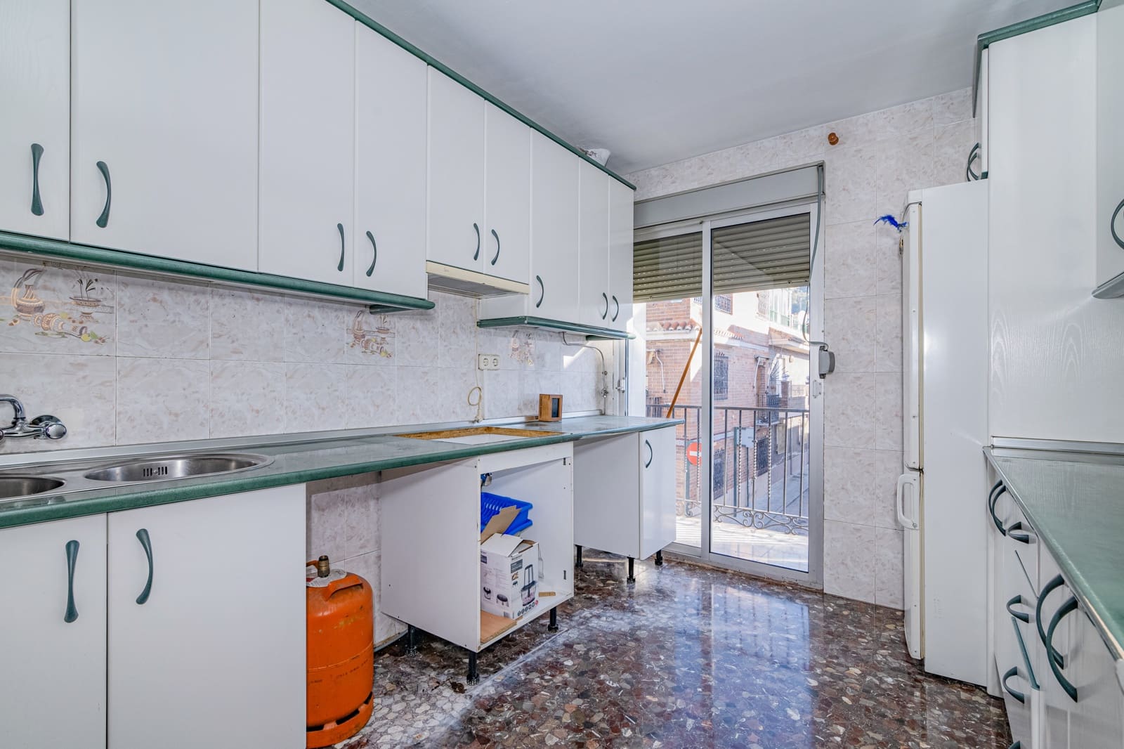 5 slaapkamer Rijtjeshuis te koop in Granada stad met garage - € 449.900 (Ref: 9470641)